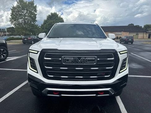 Used 2025 GMC Yukon XL AT4 w/ AT4 Premium Package AWD/4WD image 3
