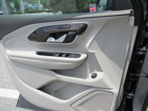 Used 2020 GMC Terrain Denali w/ Denali Premium Package FWD image 20