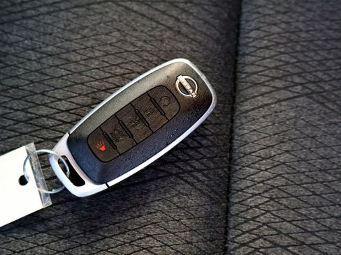 Used 2025 Nissan Rogue SV image 33