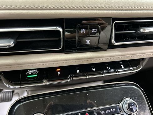 Used 2023 Lincoln Nautilus AWD w/ Premium Package image 18
