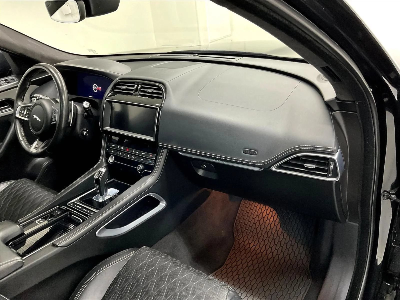 Used 2020 Jaguar F-PACE SVR AWD/4WD image 11