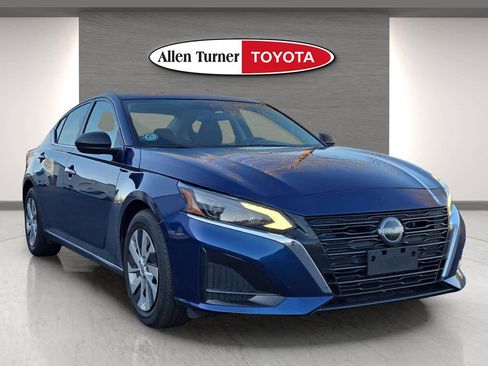 Used 2024 Nissan Altima 2.5 S image 2