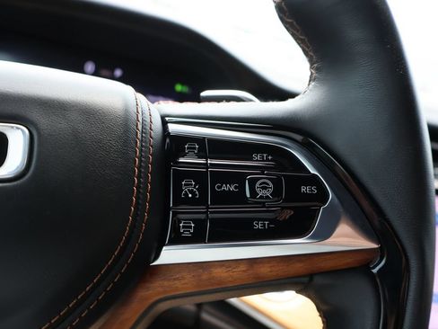 Used 2022 Jeep Grand Cherokee Summit AWD/4WD image 30