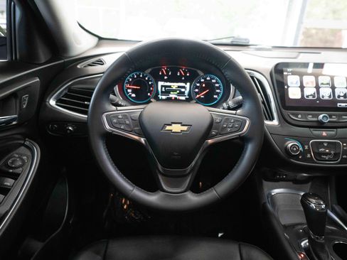 Used 2018 Chevrolet Malibu LT w/ Leather Package FWD image 21