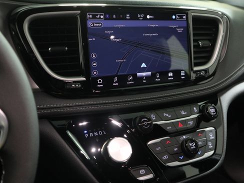 New 2026 Chrysler Pacifica Select image 24