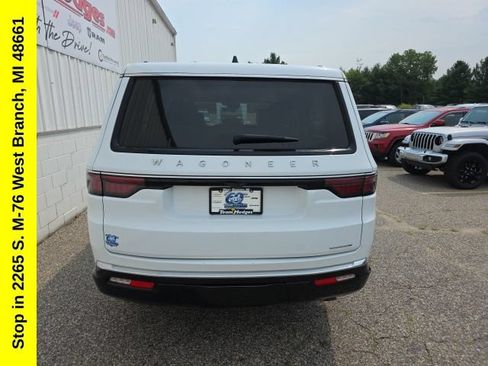 Used 2024 Jeep Wagoneer L Series II w/ Flexible Seating Group AWD/4WD image 10