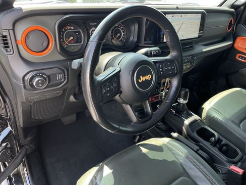 Used 2024 Jeep Gladiator Mojave AWD/4WD image 13
