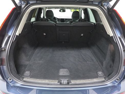 Used 2023 Volvo XC60 B5 Core image 27