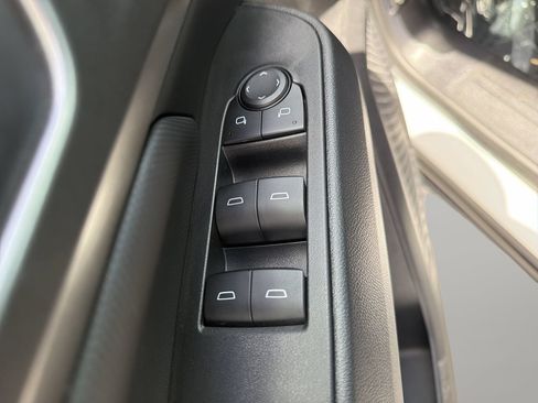 Used 2025 Chevrolet Equinox EV LT FWD image 17
