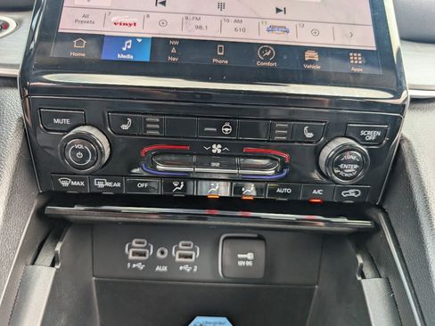 Used 2024 Jeep Grand Cherokee Limited image 28