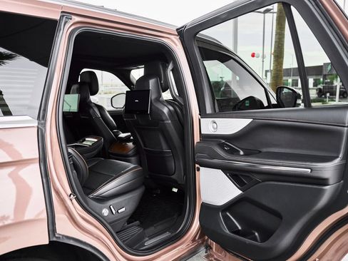 Used 2025 Lincoln Navigator Black Label AWD/4WD image 9