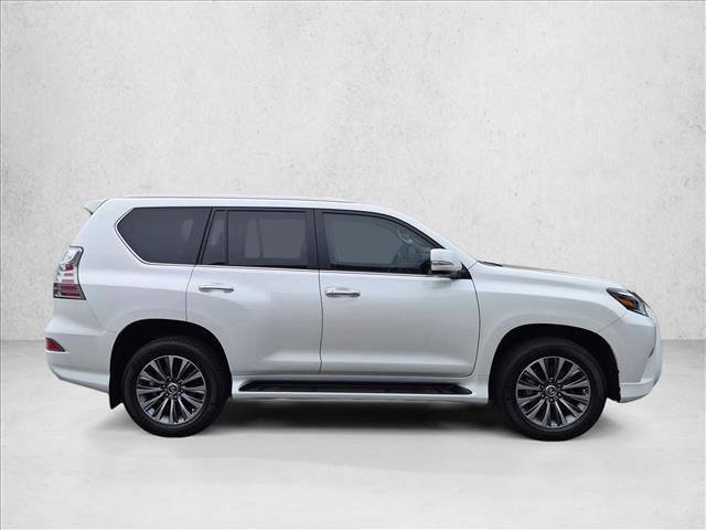 Certified 2022 Lexus GX 460 Luxury w/ Accessory Package AWD/4WD image 4
