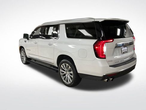 Used 2021 GMC Yukon XL Denali w/ Denali Premium Package image 3
