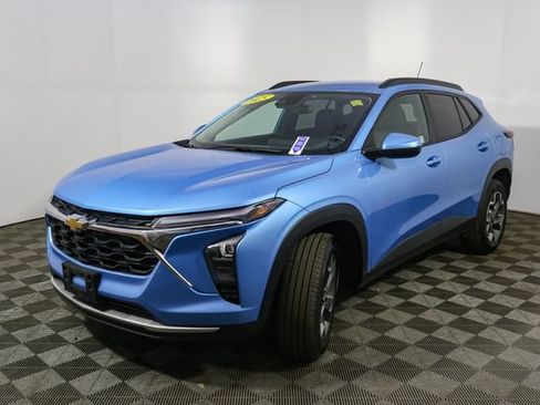 Used 2025 Chevrolet Trax LT w/ Driver Confidence Package image 5