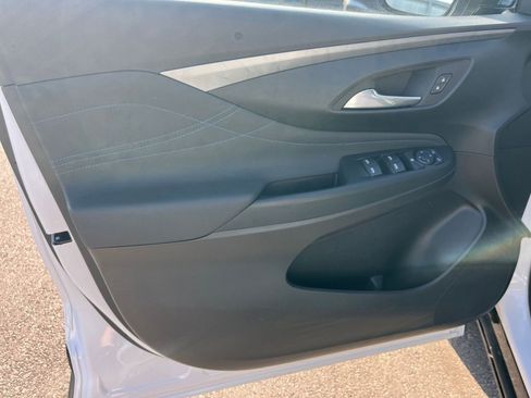 Used 2025 Buick Envista Sport Touring FWD image 18