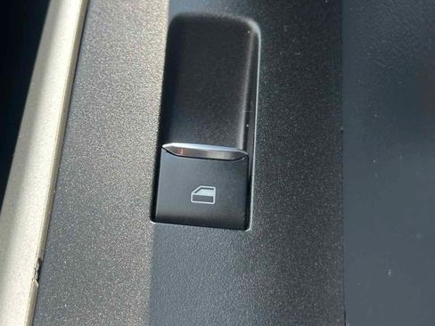 Used 2020 Ford Explorer XLT w/ Equipment Group 202A AWD/4WD image 32