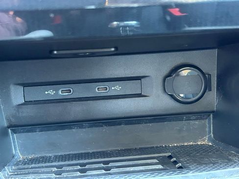 Used 2025 Volkswagen Taos SE FWD image 27