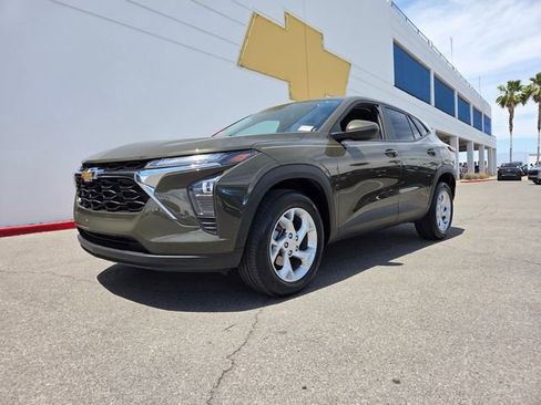 Certified 2024 Chevrolet Trax LS w/ LS Convenience Package FWD image 2