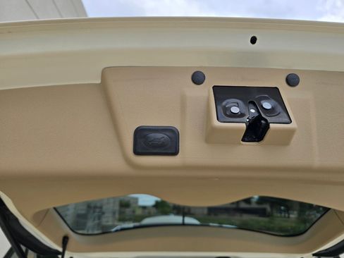 Used 2011 Buick Enclave CXL FWD image 12