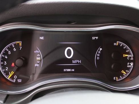 Used 2022 Jeep Grand Cherokee Laredo X image 10