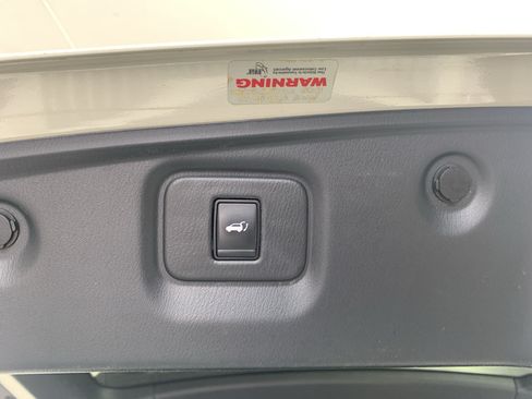 Used 2019 Nissan Pathfinder SL AWD/4WD image 35