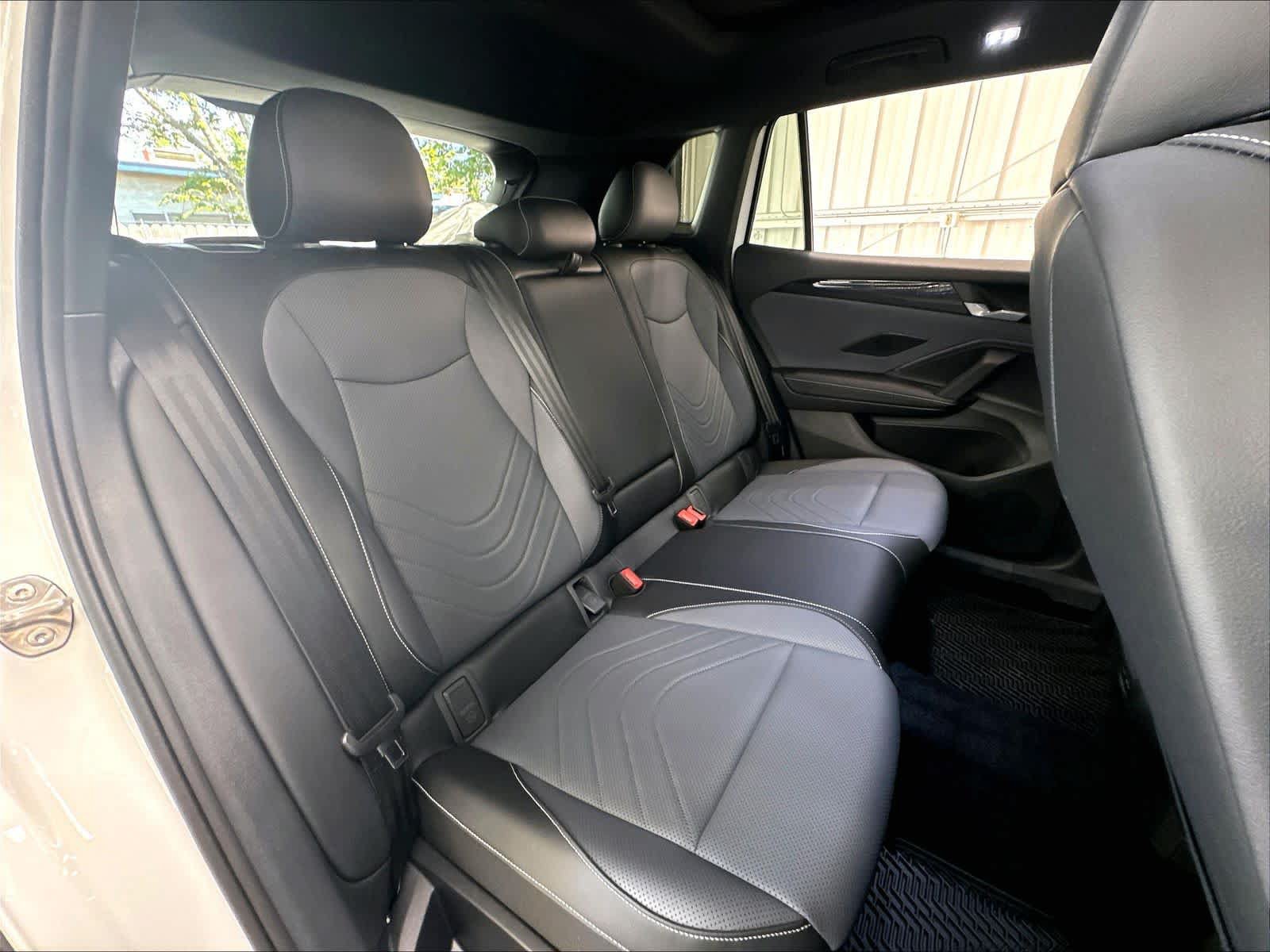 New 2026 Volkswagen Tiguan SE R-Line FWD image 10