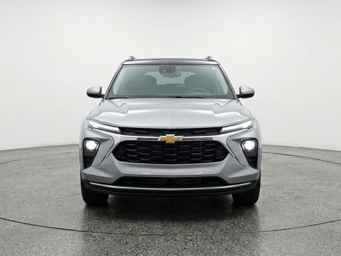 Used 2025 Chevrolet TrailBlazer LT image 2