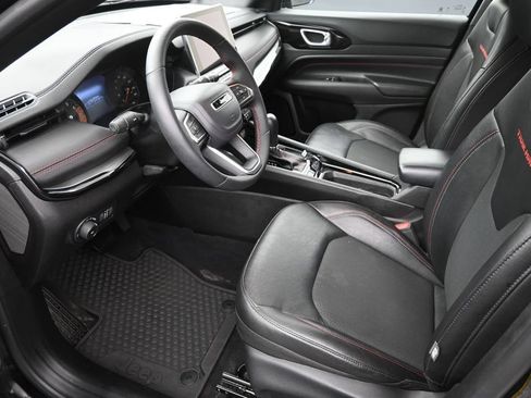 Used 2025 Jeep Compass Trailhawk w/ Sun & Sound Group AWD/4WD image 9