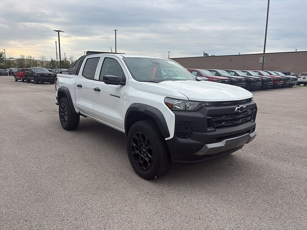 New 2026 Chevrolet Colorado Trail Boss w/ Midnight Edition AWD/4WD image 8