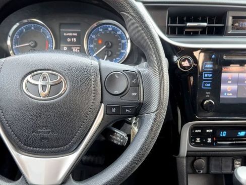 Used 2017 Toyota Corolla LE w/ Carpet Mat Package (TMS) FWD image 22