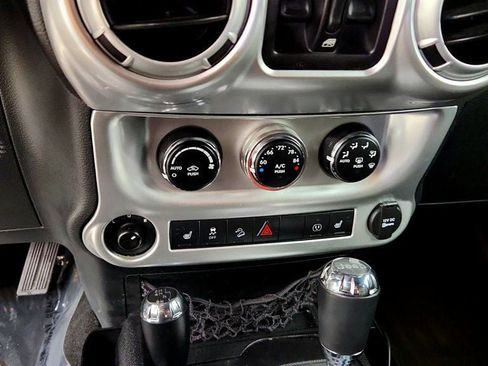 Used 2016 Jeep Wrangler Unlimited Sahara w/ Dual Top Group AWD/4WD image 18