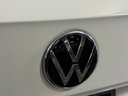 Used 2023 Volkswagen Taos SE w/ Panoramic Sunroof Package FWD image 14