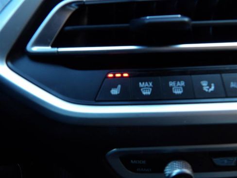 Used 2021 BMW X7 xDrive40i w/ Parking Assistance Package image 24