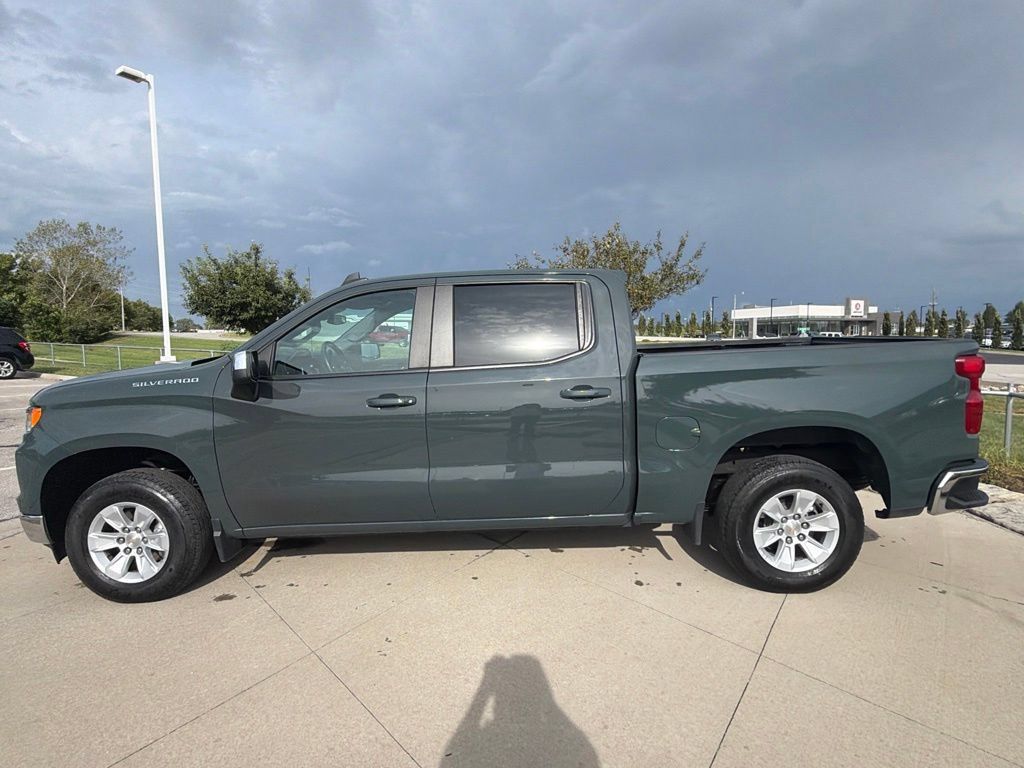 Used 2025 Chevrolet Silverado 1500 LT AWD/4WD image 5