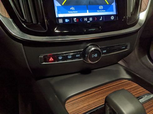 Certified 2024 Volvo V60 B5 Cross Country Plus image 18