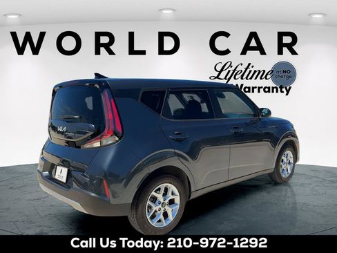 Used 2025 Kia Soul LX w/ LX Technology Package FWD image 7