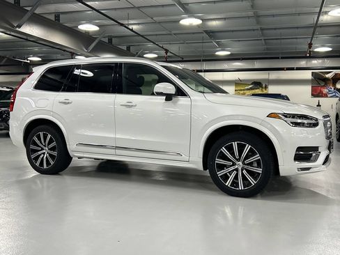 Certified 2024 Volvo XC90 B5 Plus AWD/4WD image 1