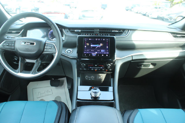 Used 2024 Jeep Grand Cherokee Laredo RWD image 16
