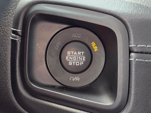 Used 2025 Jeep Wrangler Unlimited Rubicon AWD/4WD image 19