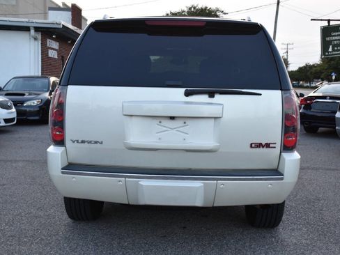 Used 2010 GMC Yukon Denali image 7