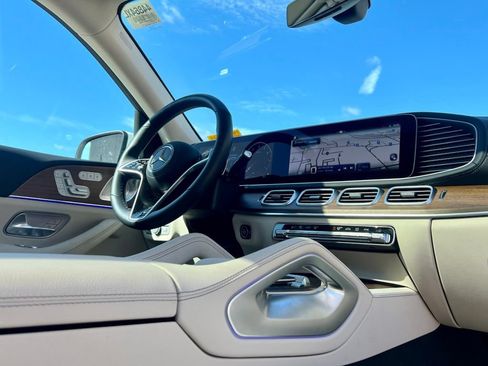 Certified 2026 Mercedes-Benz GLS 450 4MATIC image 9