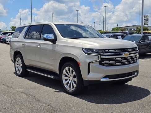 Used 2021 Chevrolet Tahoe Premier w/ Premium Package AWD/4WD image 5