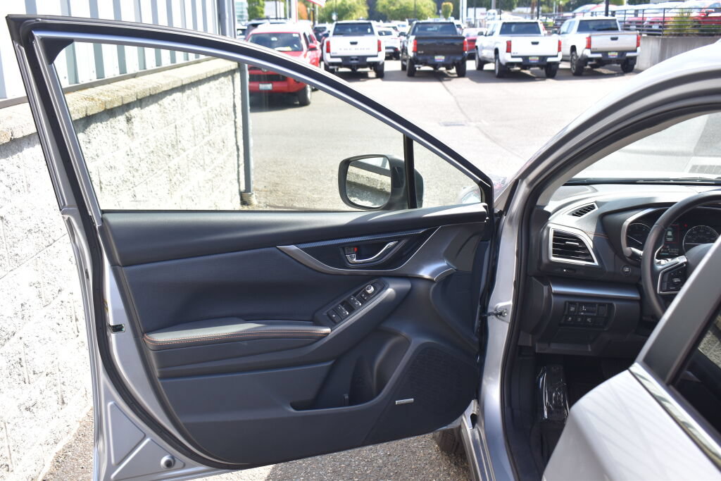 Used 2020 Subaru Crosstrek 2.0i Limited w/ Moonroof Package w/Navigation AWD/4WD image 17