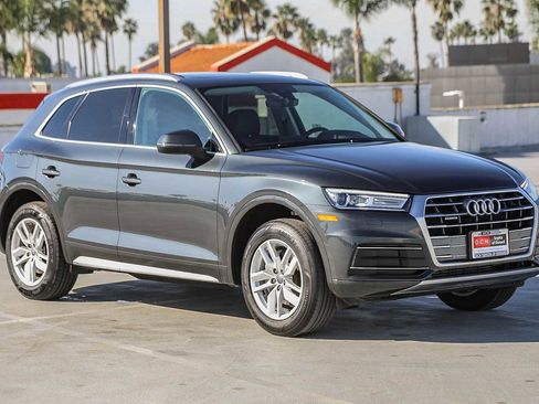 Used 2020 Audi Q5 2.0T Premium w/ Convenience Package image 4