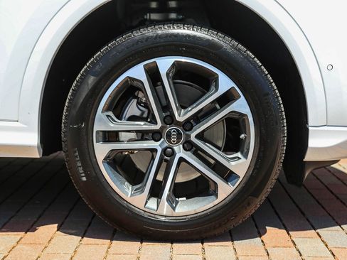 Certified 2025 Audi Q5 Premium w/ Convenience Package AWD/4WD image 10