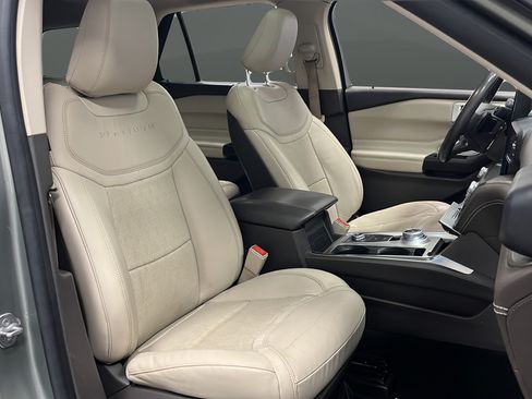 Used 2020 Ford Explorer Platinum w/ Premium Technology Package AWD/4WD image 25