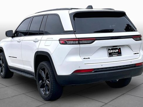 Used 2023 Jeep Grand Cherokee Limited w/ Black Appearance Package AWD/4WD image 12