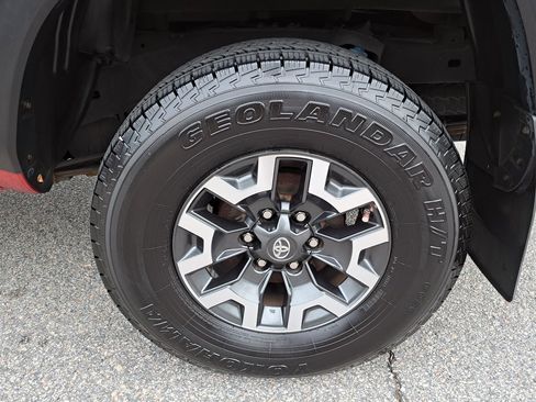 Used 2019 Toyota Tacoma TRD Off-Road image 30