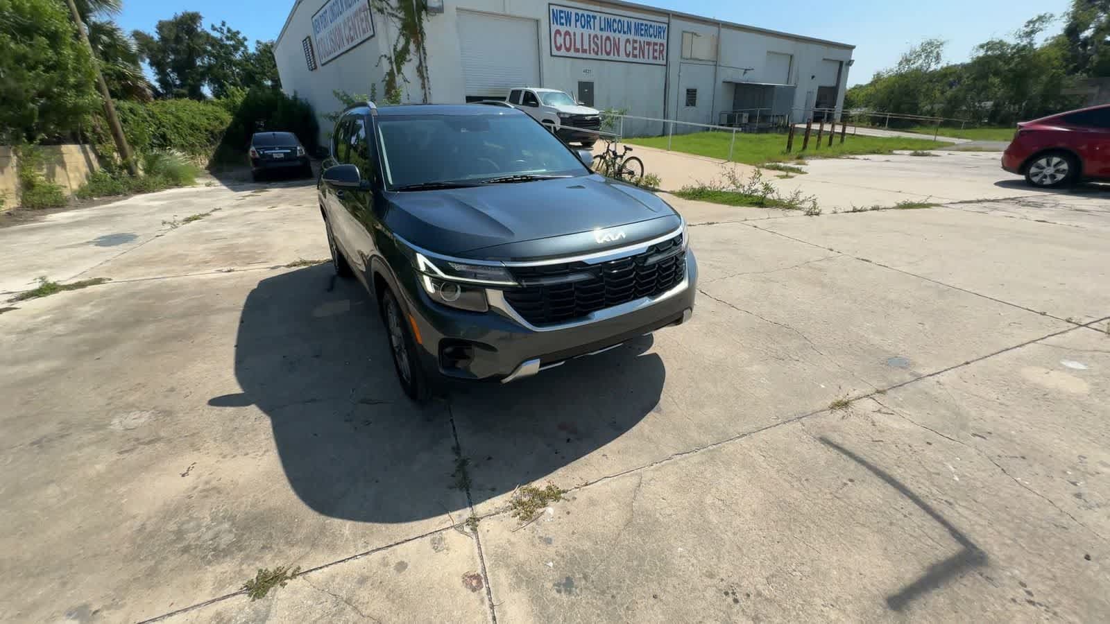 Used 2024 Kia Seltos S AWD/4WD image 2