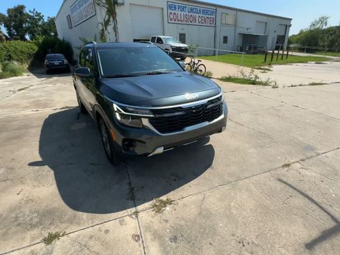 Used 2024 Kia Seltos S AWD/4WD image 2